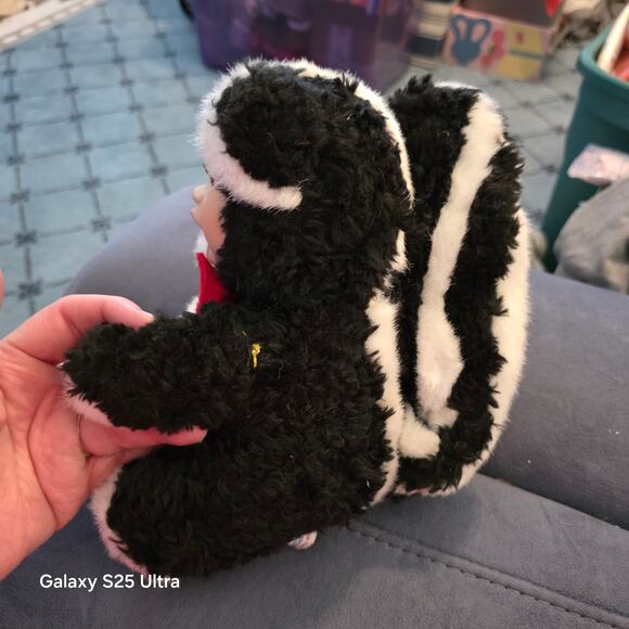Cuddle Kids Skyler Skunk Plush with Porcelain Face 9" Geppeddo 2000 - Picture 6 of 6